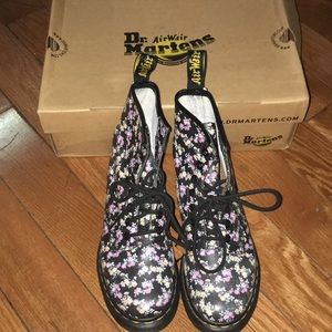 AUTHENTIC DR MARTENS BOOTS